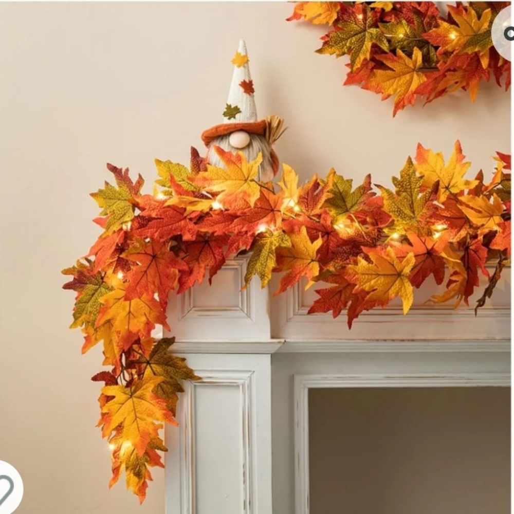 New in box! Glitzhome 6 ft artificial Fall Autumn lighted maple leave garland
